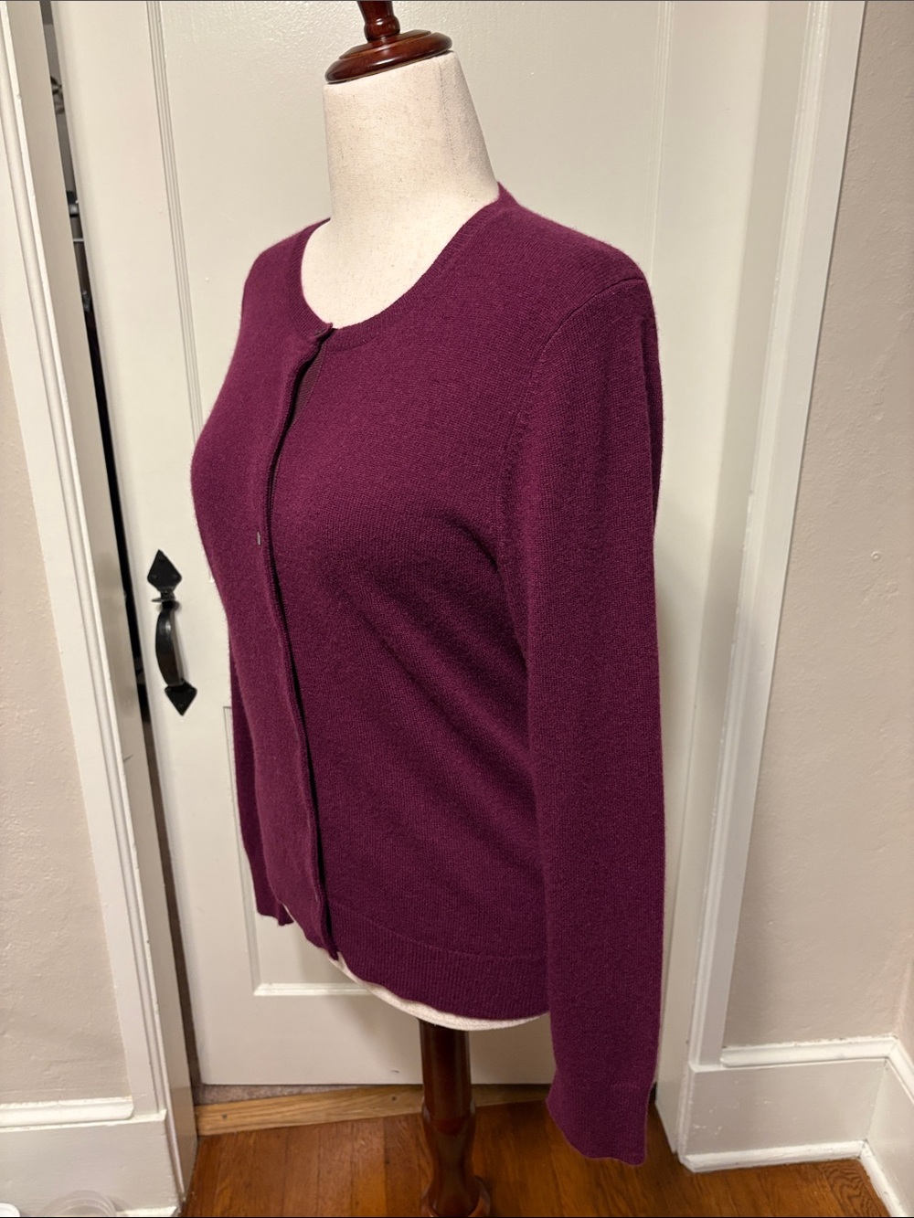 Ann Taylor 100% Cashmere Wine / Merlot / Burgundy Crewneck Cardigan Sweater - Picture 4 of 6